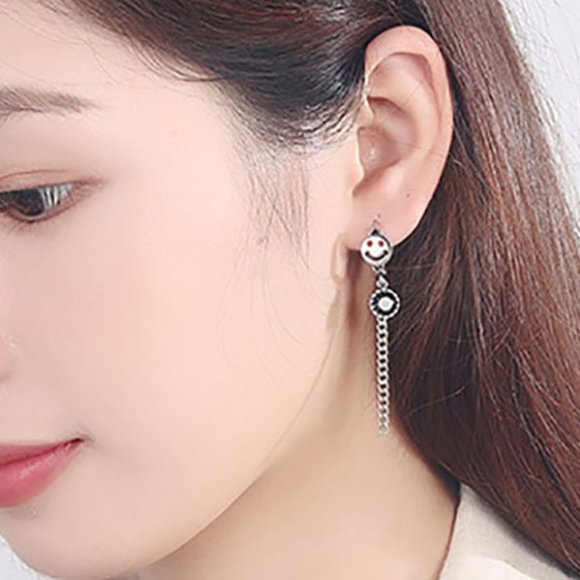 Asymmetric Smiling Face Rabbit Earrings - Picture 6 of 6